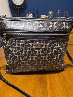 Coach Chelsea Signature crossbody bag F17120